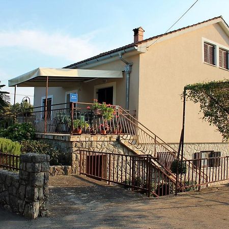 Apartment Mare Krk Milohnici Екстер'єр фото