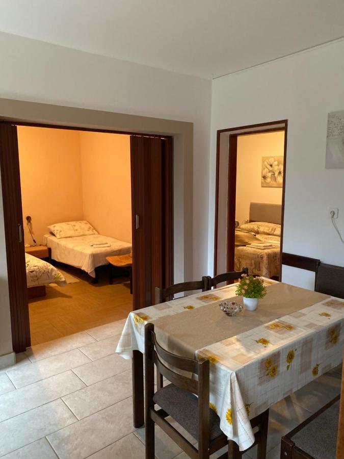 Apartment Mare Krk Milohnici Екстер'єр фото
