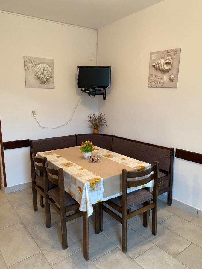 Apartment Mare Krk Milohnici Екстер'єр фото