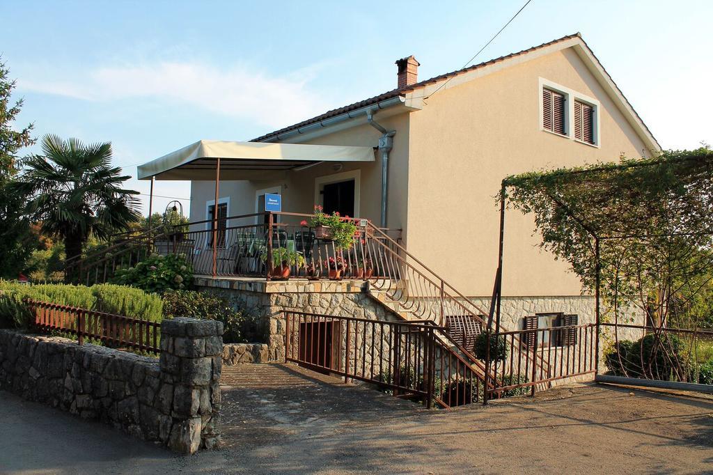 Apartment Mare Krk Milohnici Екстер'єр фото